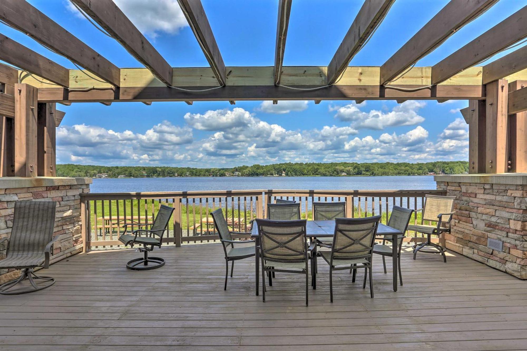 Holiday home Pet-friendly Pocono With Private Hot Tub!
