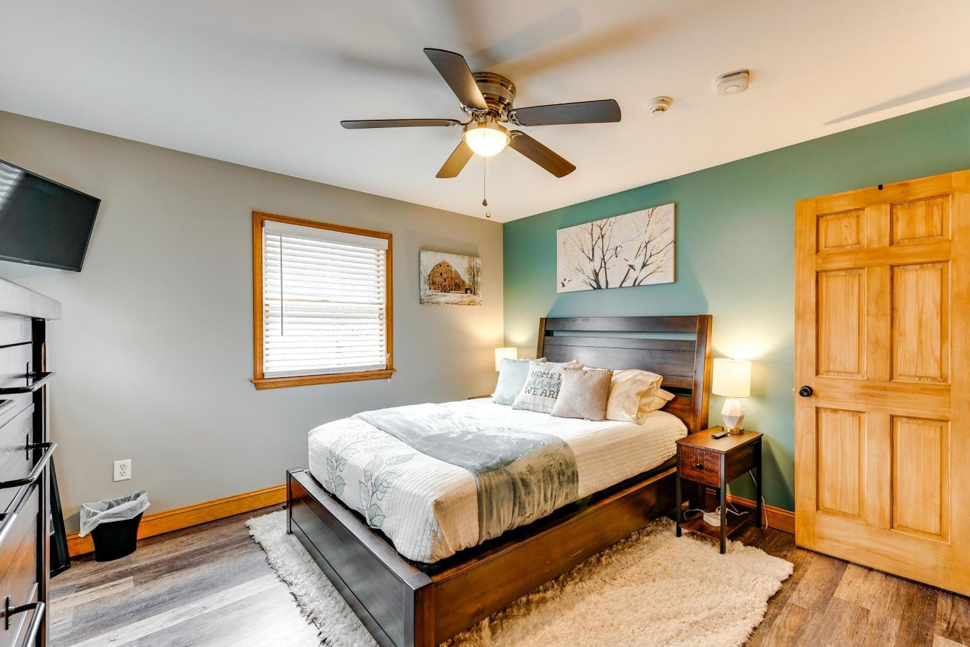 Pet-friendly Pocono With Private Hot Tub!