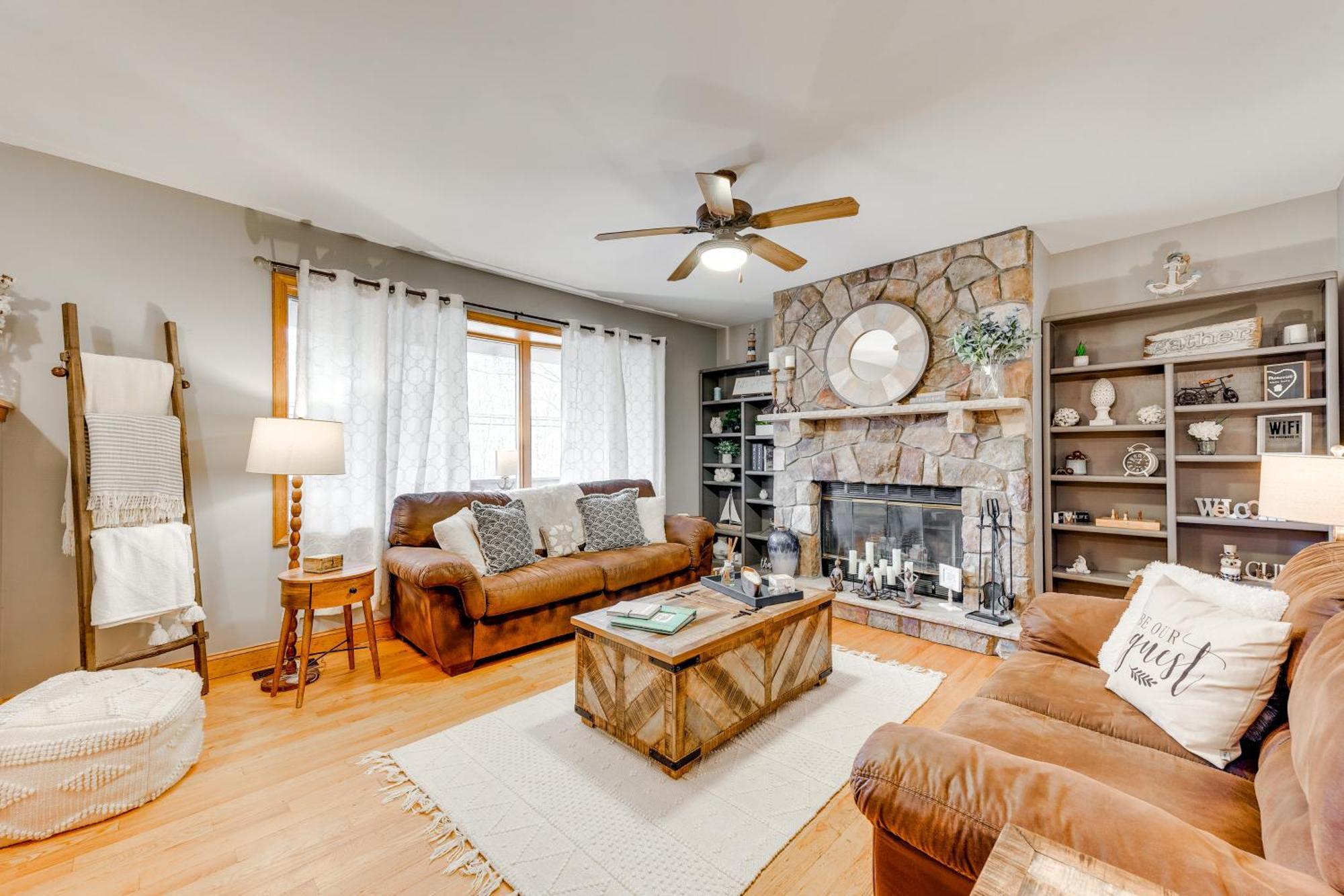 Pet-friendly Pocono With Private Hot Tub! Pocono Lake