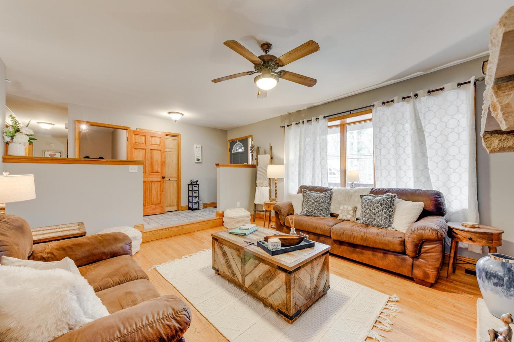 Pet-friendly Pocono With Private Hot Tub! Pocono Lake