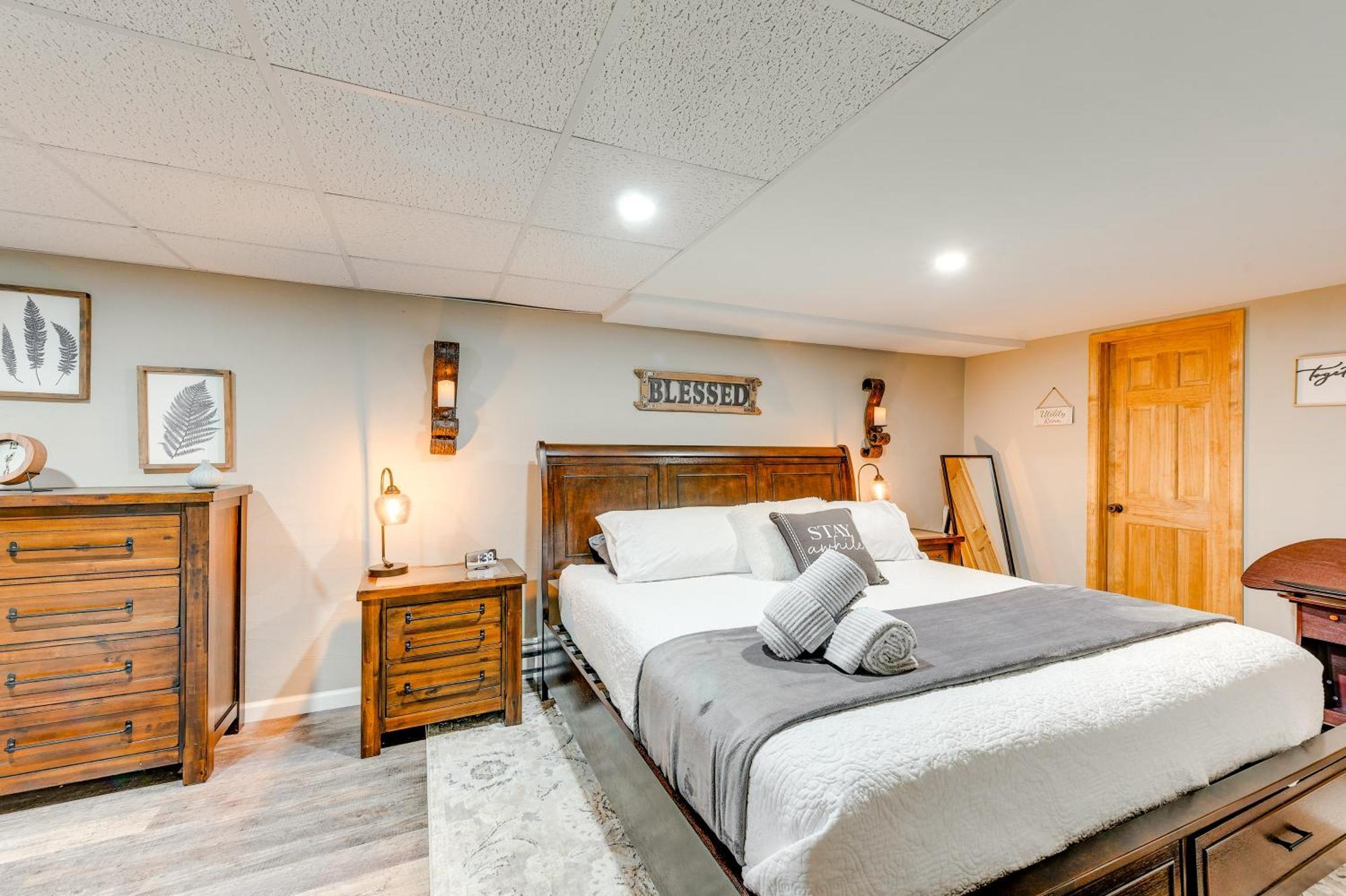 Pet-friendly Pocono With Private Hot Tub! Holiday home