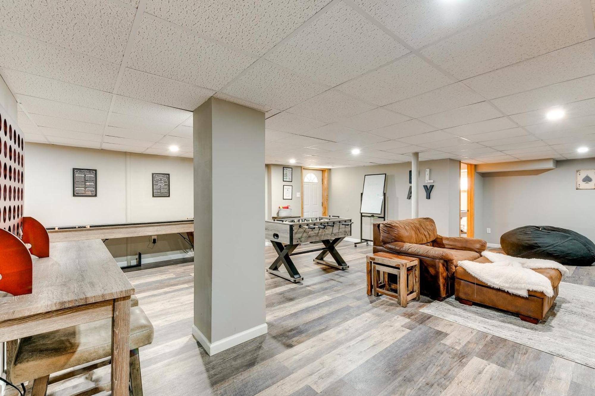 Pet-friendly Pocono With Private Hot Tub! * Pocono Lake