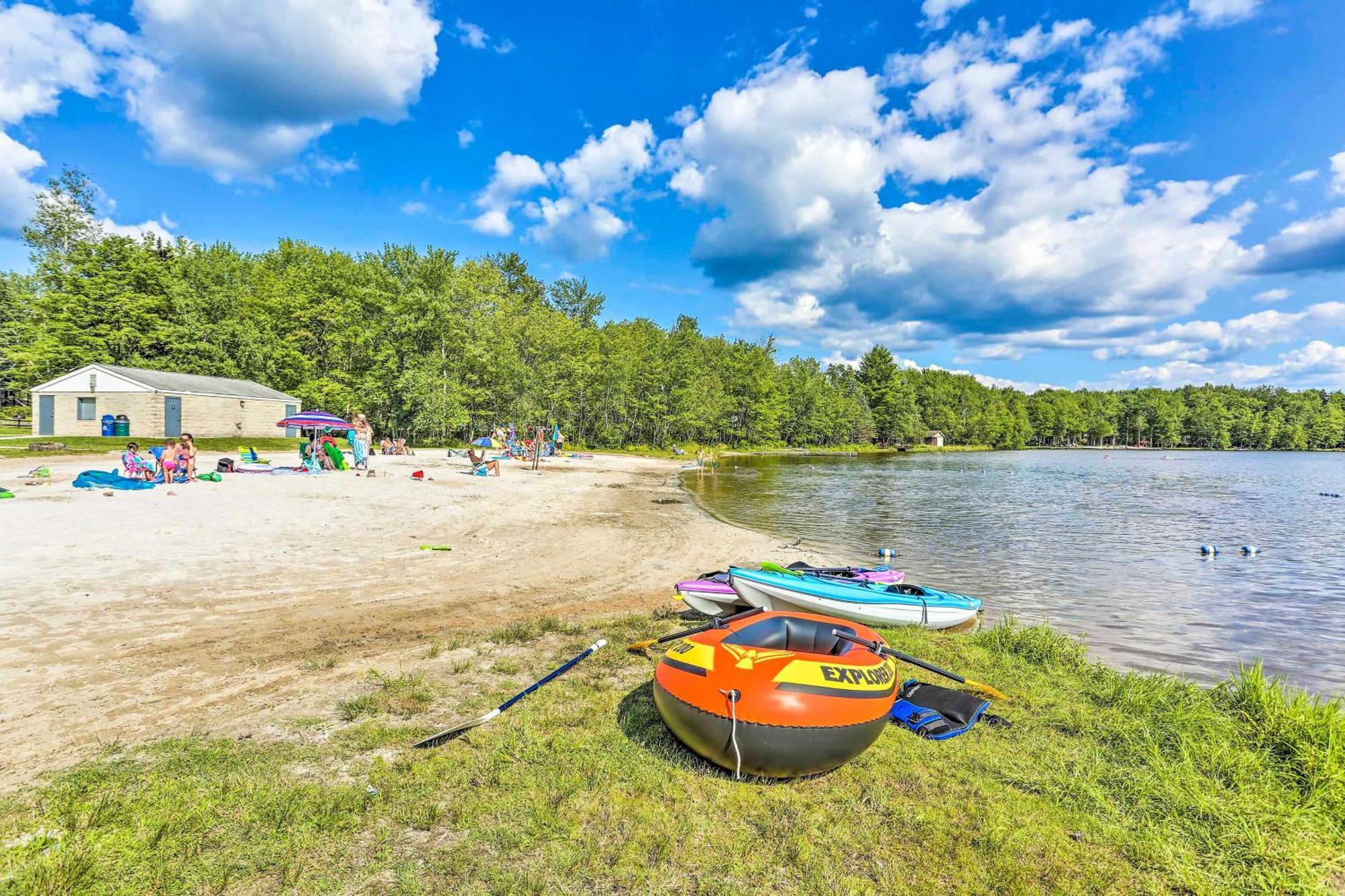 Pet-friendly Pocono With Private Hot Tub! * Pocono Lake