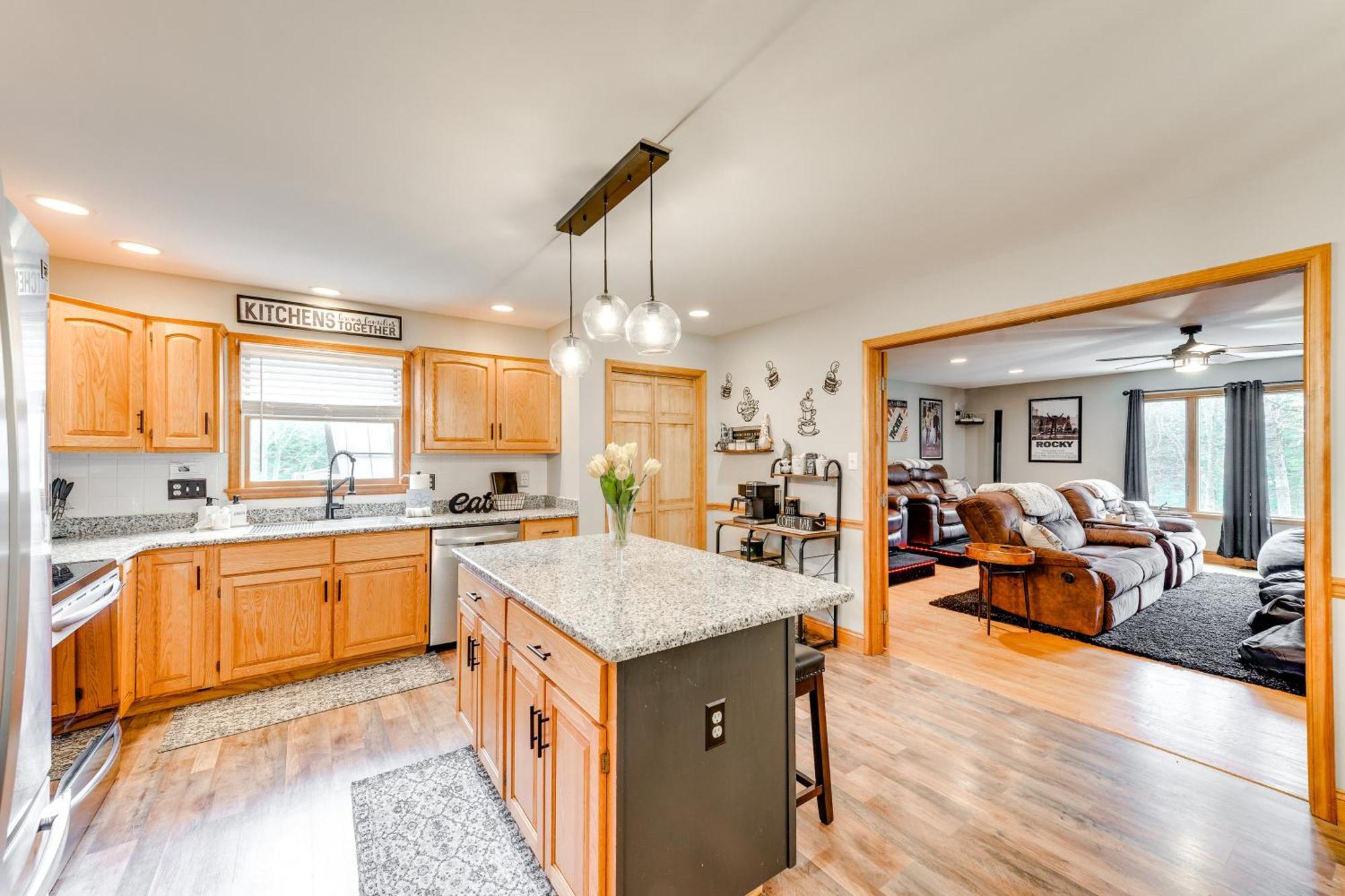 Holiday home Pet-friendly Pocono With Private Hot Tub! Pocono Lake