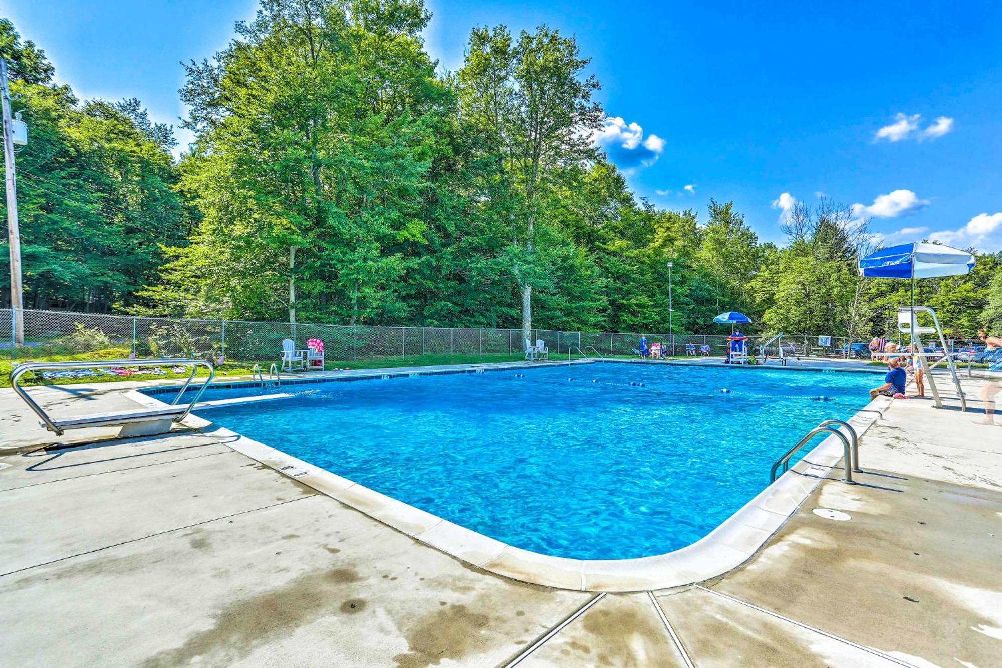 Pet-friendly Pocono With Private Hot Tub! * Pocono Lake