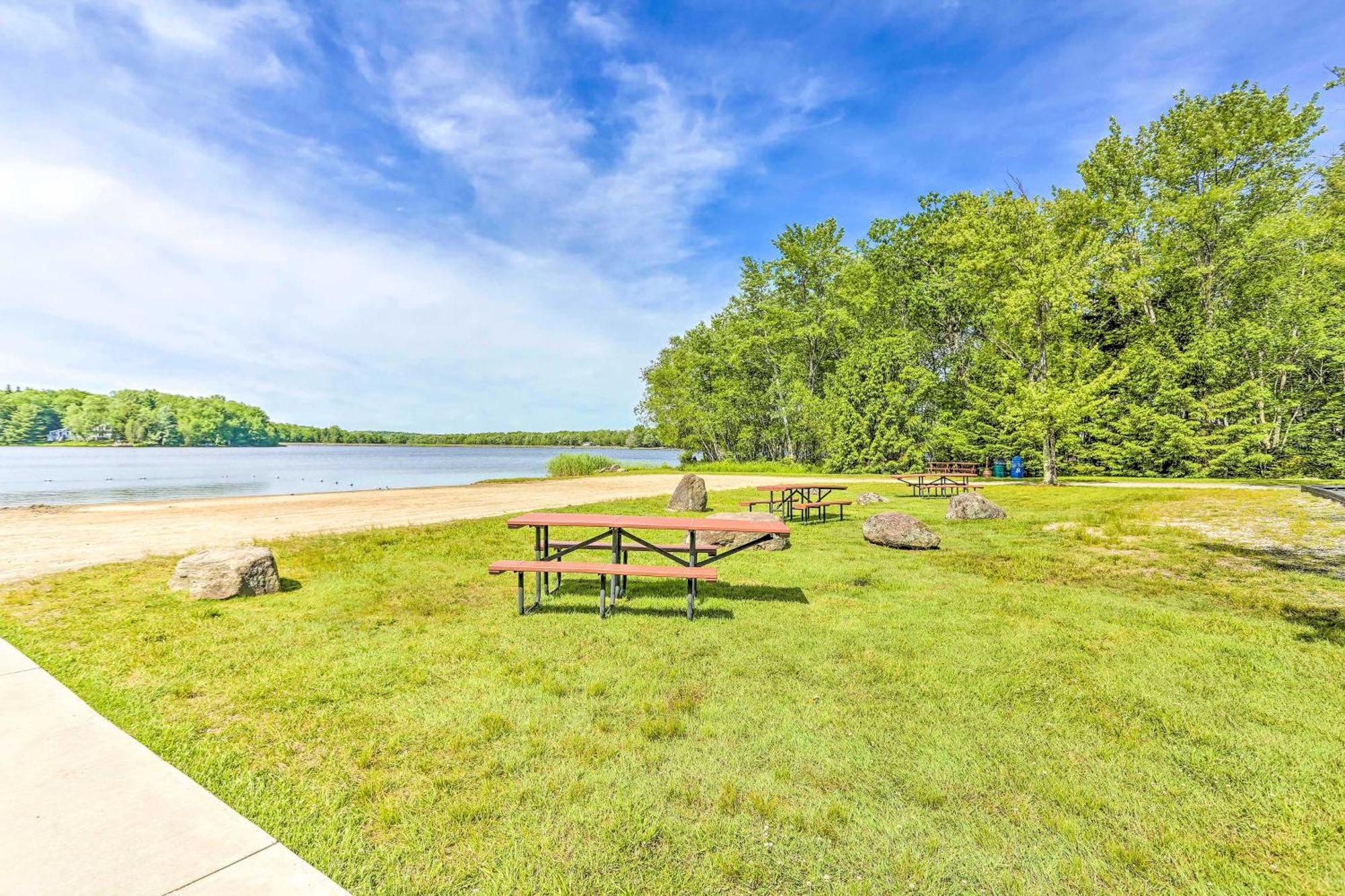 Pet-friendly Pocono With Private Hot Tub! Pocono Lake