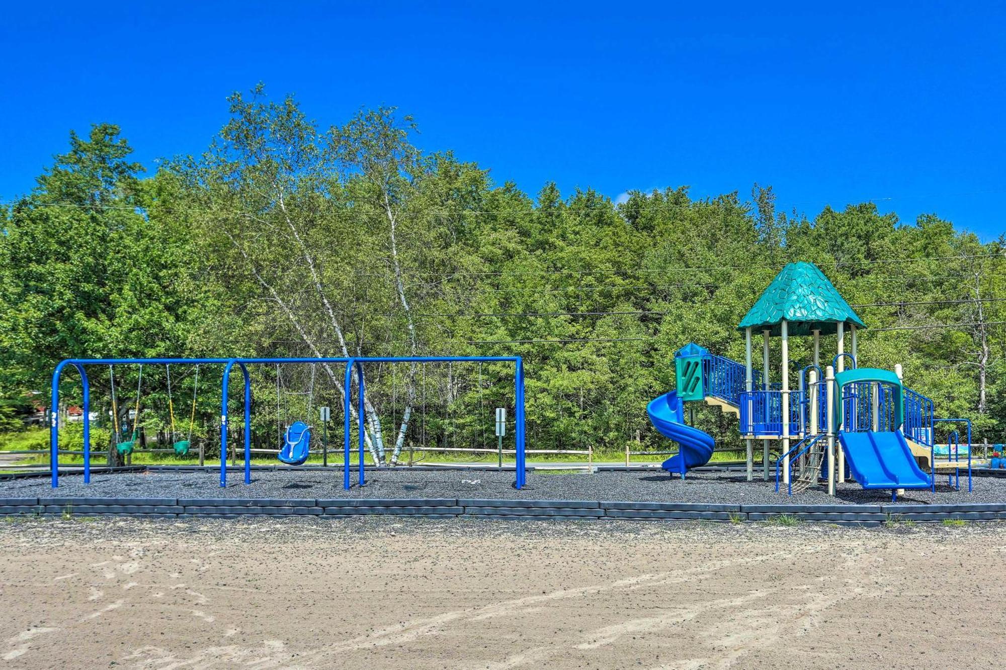 Pet-friendly Pocono With Private Hot Tub! Holiday home