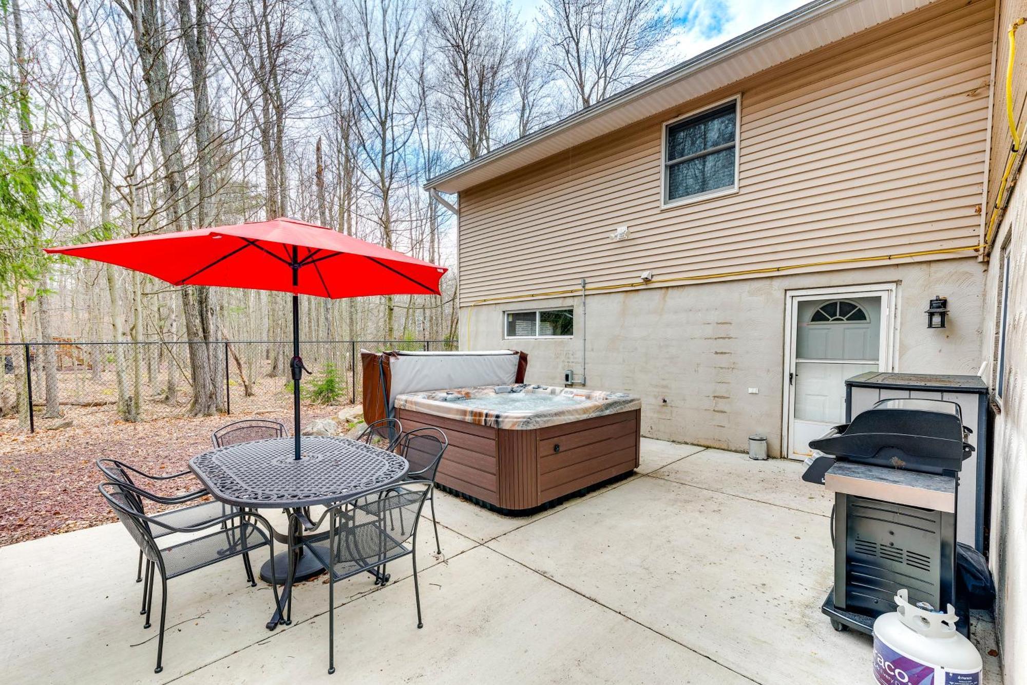 Holiday home Pet-friendly Pocono With Private Hot Tub! *