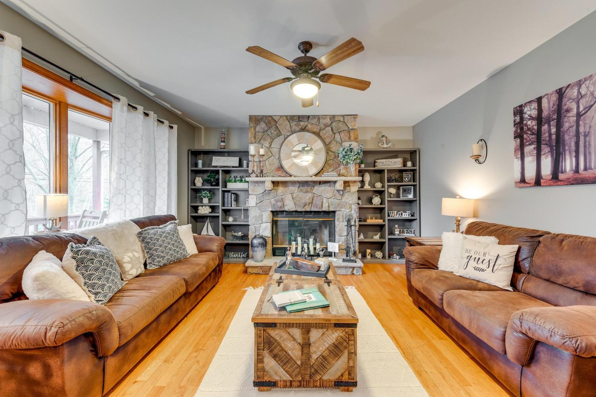 Pet-friendly Pocono With Private Hot Tub! Pocono Lake